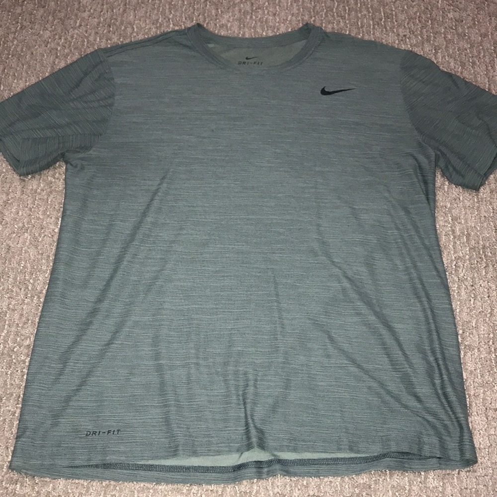 Men’s Nike shirt